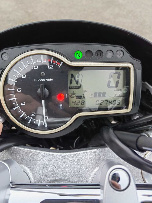 Vând sau schimb Suzuki Gsr 750