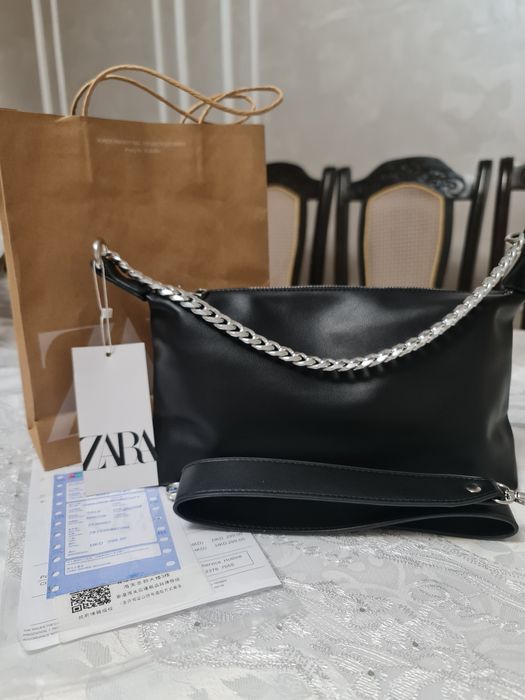 Чёрная сумочка от бренда Zara
