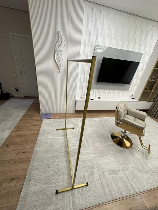 Напольная вешалка