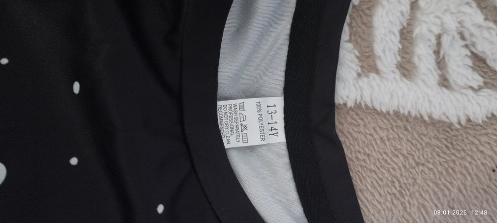 Продам футболку новую.