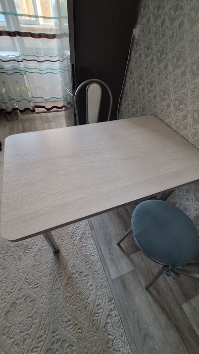 Продам кухонный стол 120 на 80