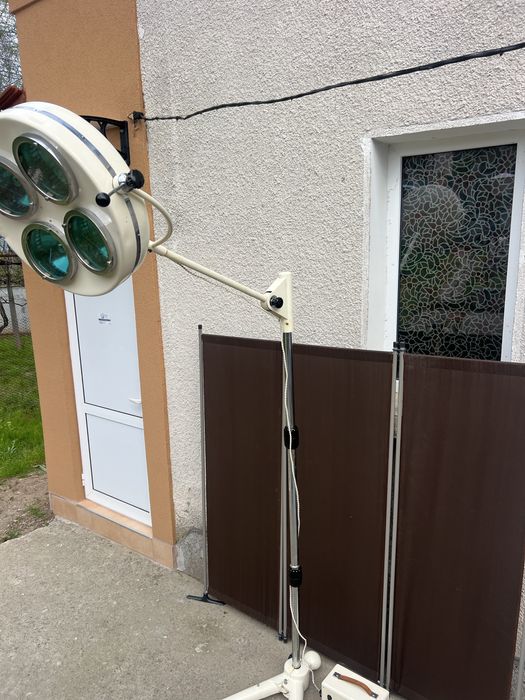 Продавам лампа операционна