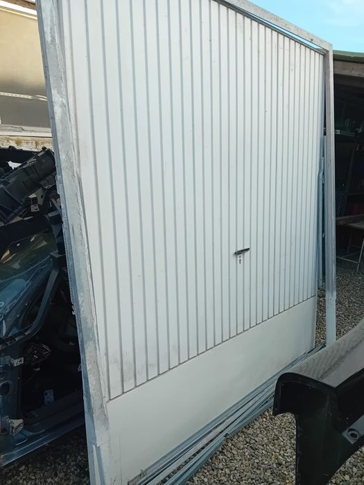 Vând poarta de garaj