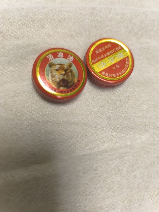 Лечебни билкови обезболяващ  пластири и мехлеми