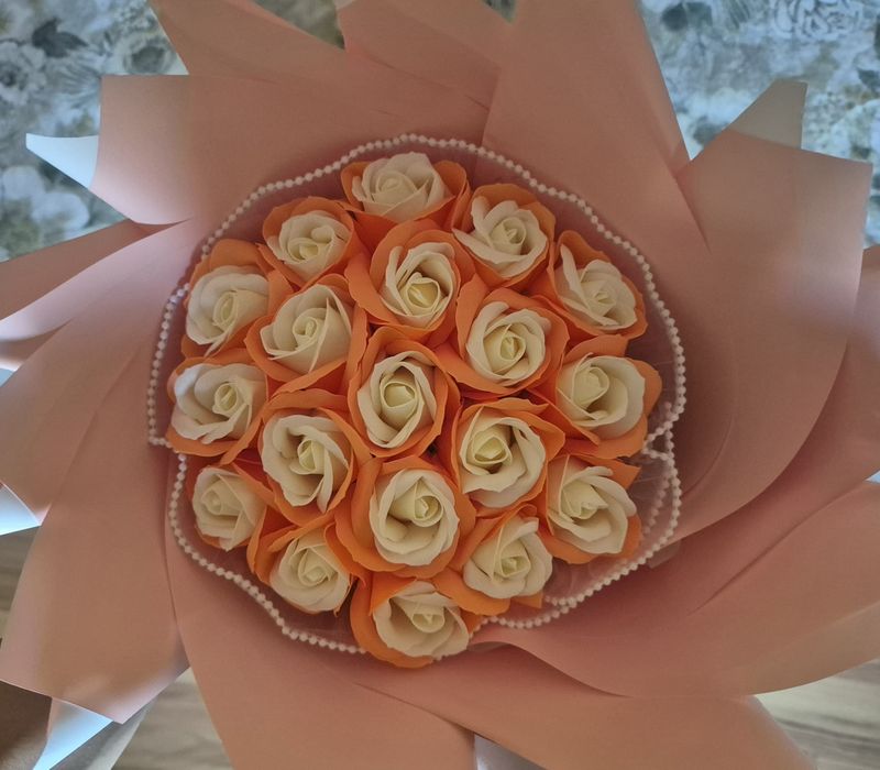 Buchet de 19  trandafiri din săpun, realizat manual