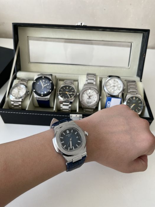 Новый часы продается по 5000