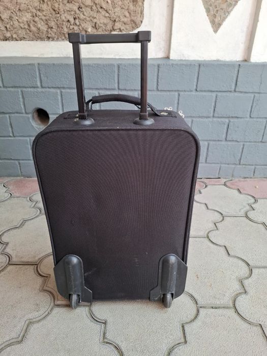 Разные чемоданы.