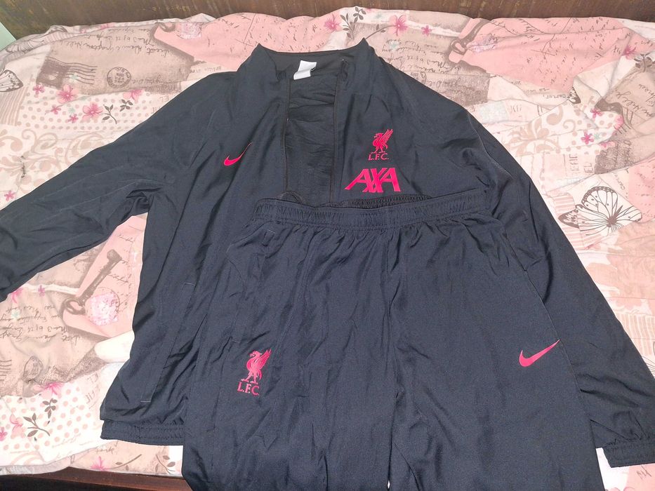 Уникален екип на Ливърпул ДЪЛЪГ горнище и долнище ЧИСТО НОВ  300 лв.