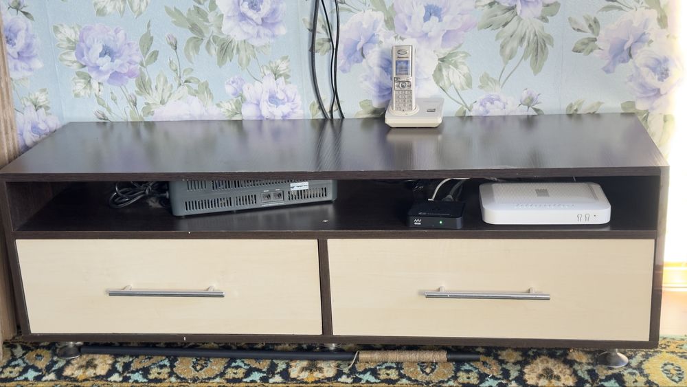 Продам тумбу под телевизор