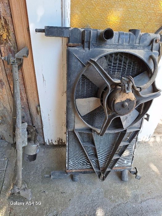 Продавам резервни части Опел Астра