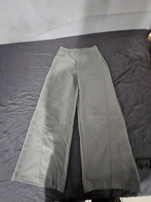 Нов панталон. Само пробван.