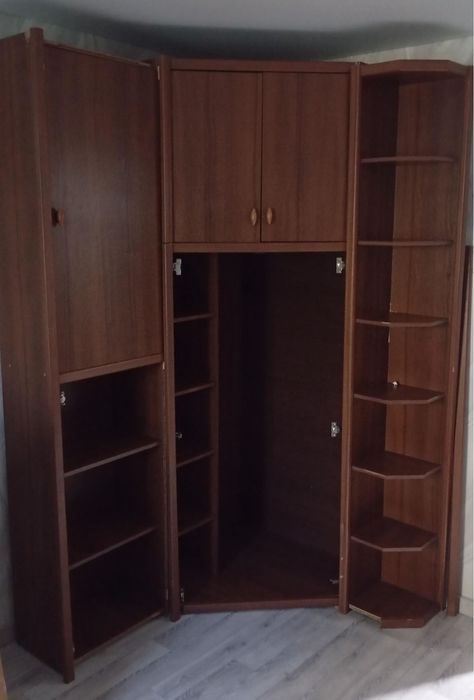 Продается угловой шкаф