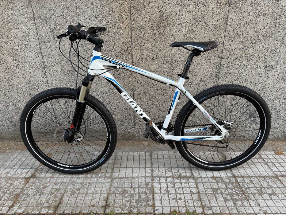 Giant Talon 2 26''/Shimano XT 3x9/Shimano XT brakes/Rockshox Reba Air