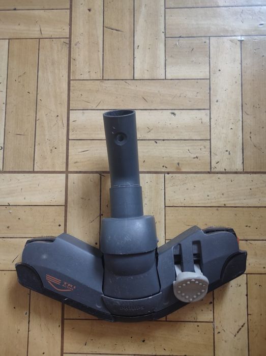 Продам на пылесос Philips щётку насадку
