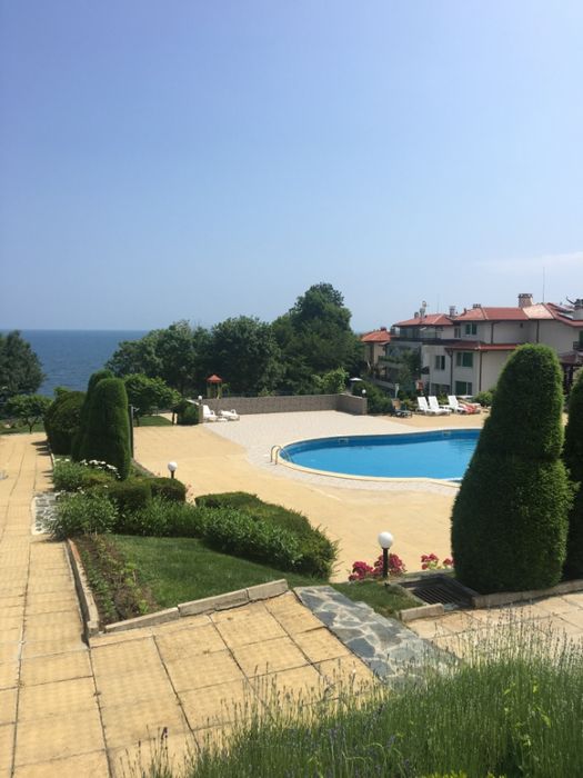 луксозен апартамент в Китен ,първа линия до морето