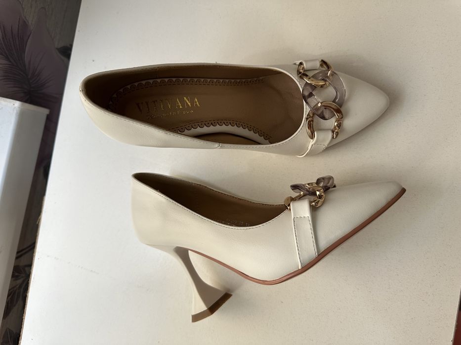 Қара туфли ,ақ туфли