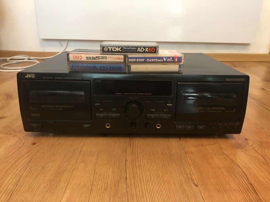 Аудио система професионална с две касети на JVC