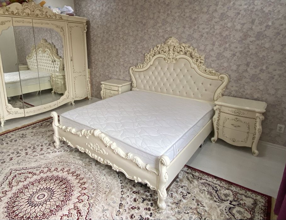 Продам спальный гарнитур