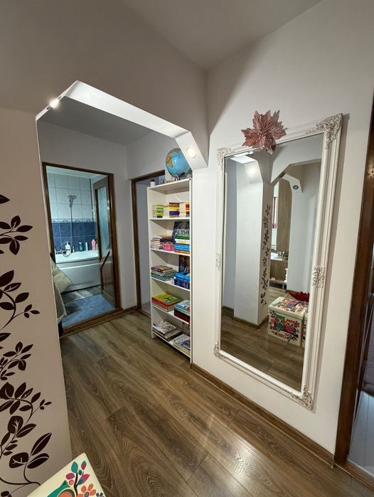 Vând apartament cu 3 camere