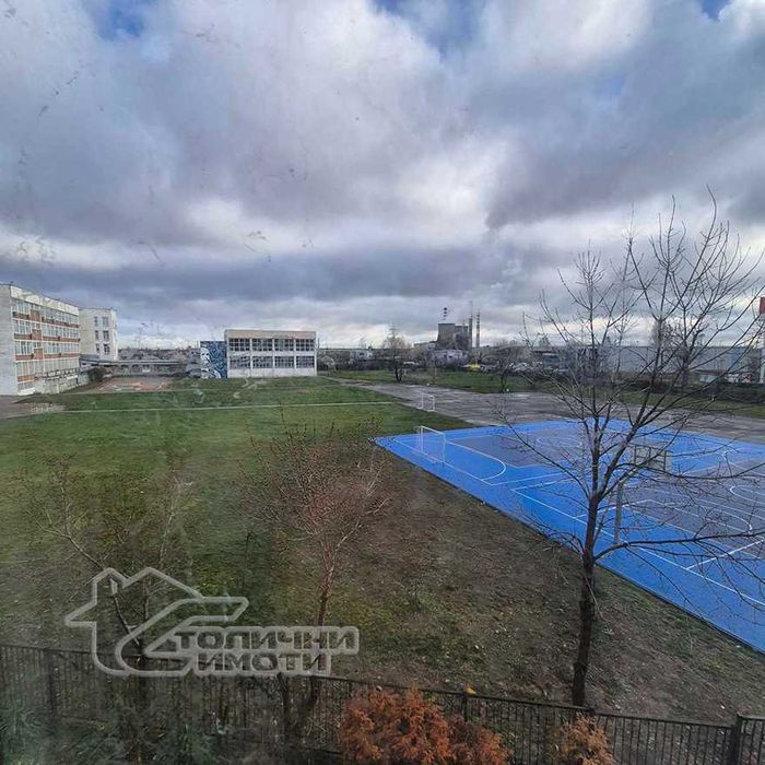 Двустаен, тухлен, с гараж в Дружба-2