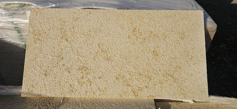 Грапав мрамор за външна настилка