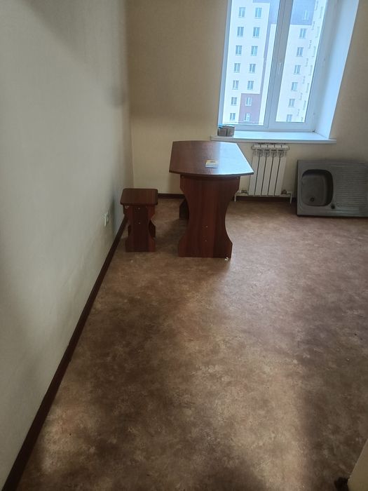 Кухонный стол с табуретами