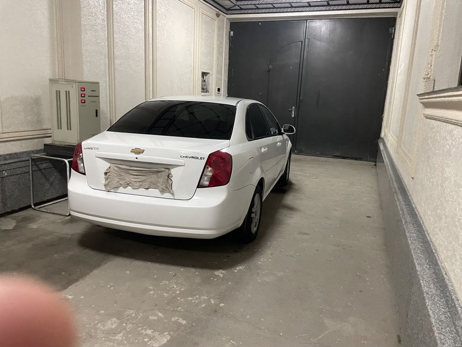 Lasetti 1.8 sotiladi narxini tepasida kelishamiz