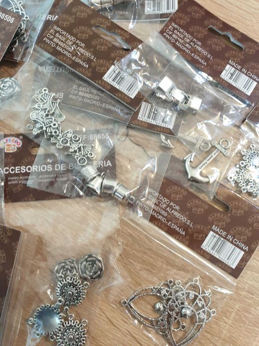 Accesorii metalice bijuterii martisoare. 100 lei pentru 100 pungute!!