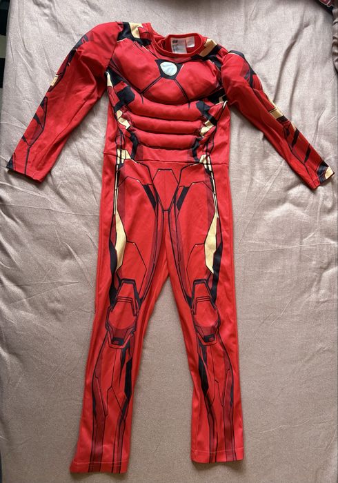 Costume supereroi. Pret / bucata