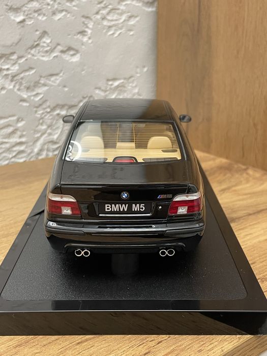 Модель BMW M5 масштаб 1:18, коллекция