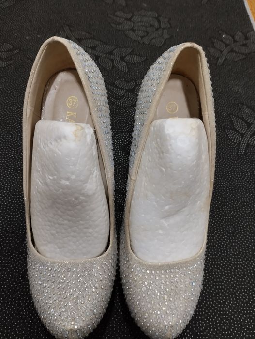 Женские туфли белые