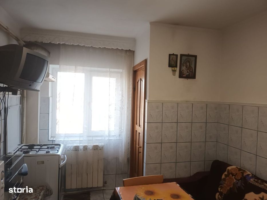 Apartament 3 camere Zona Petre Liciu - etaj 3 - 77 mp