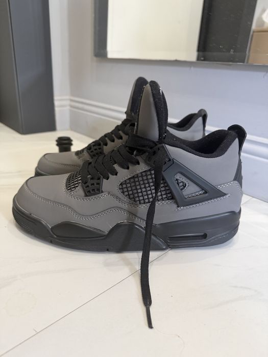 4 (Air Jordan 4 Retro)