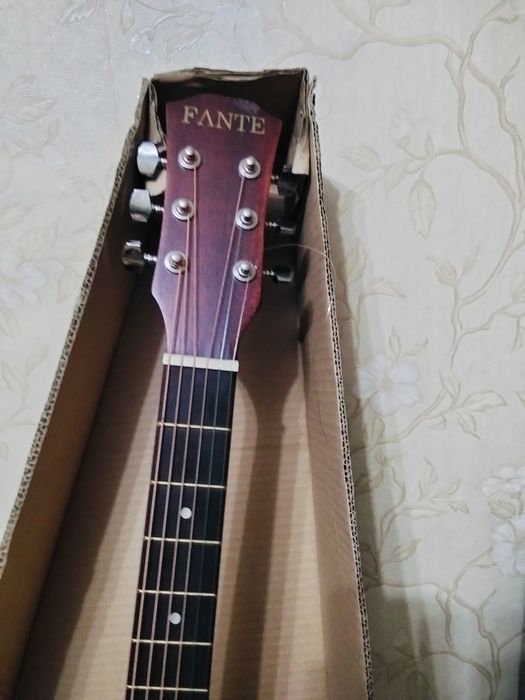 Акустическая гитара