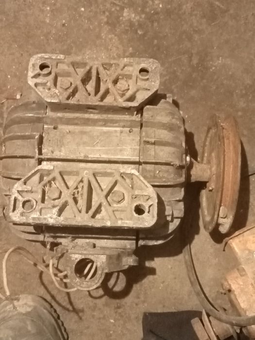 Эл двигатель 3 КВ 3000 об минуту