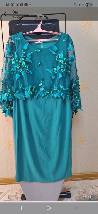 Продаются платья вечерние