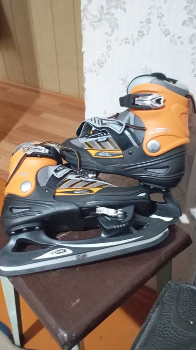 Продам коньки новые