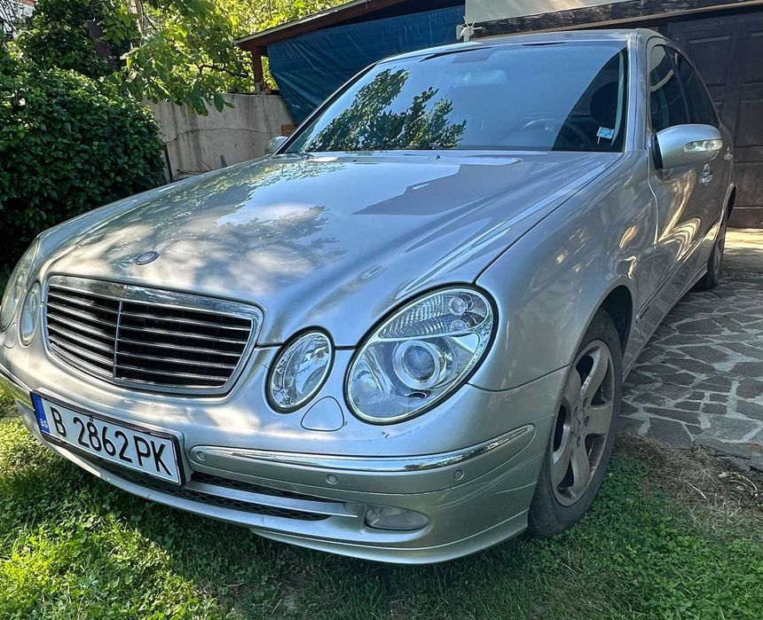 Лек автомобил Mercedes E-220