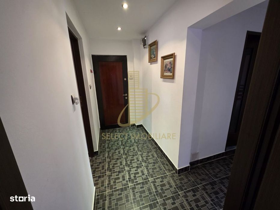 Apartament de 3 camere, decomandat, 66 mp., zona Sens