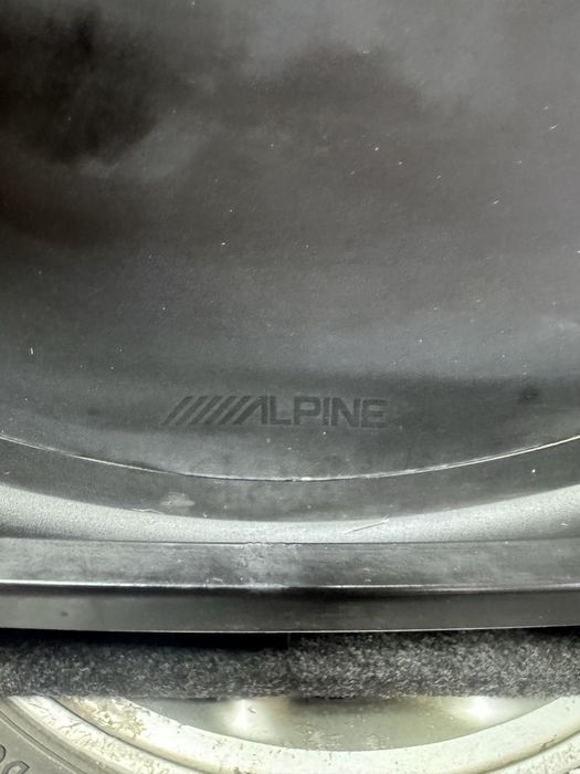 Продам сабфуер Alpain