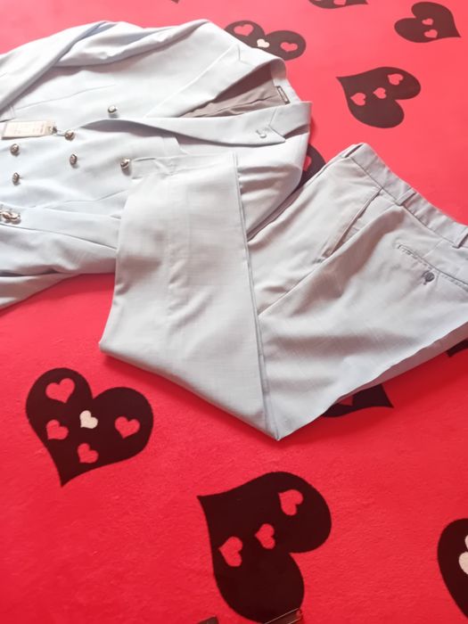 Vând urgent, costum barbati  cu aticheta