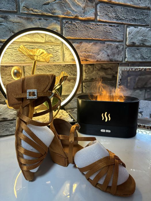 Дамски обувки за спортни танци (латино) №37 – стабилен ток, като нови