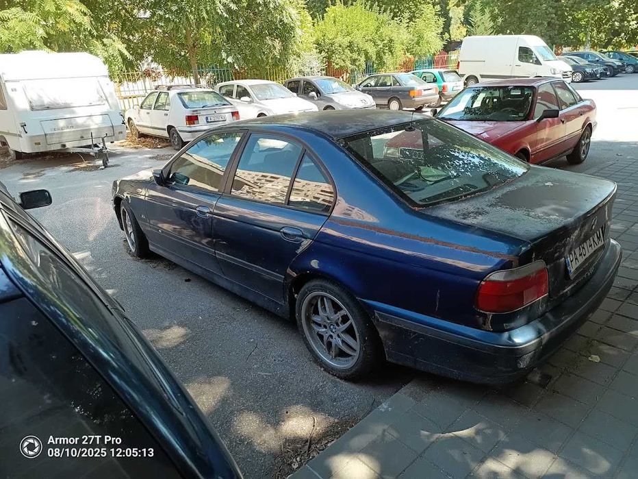 Продавам два автомобила BMW 528