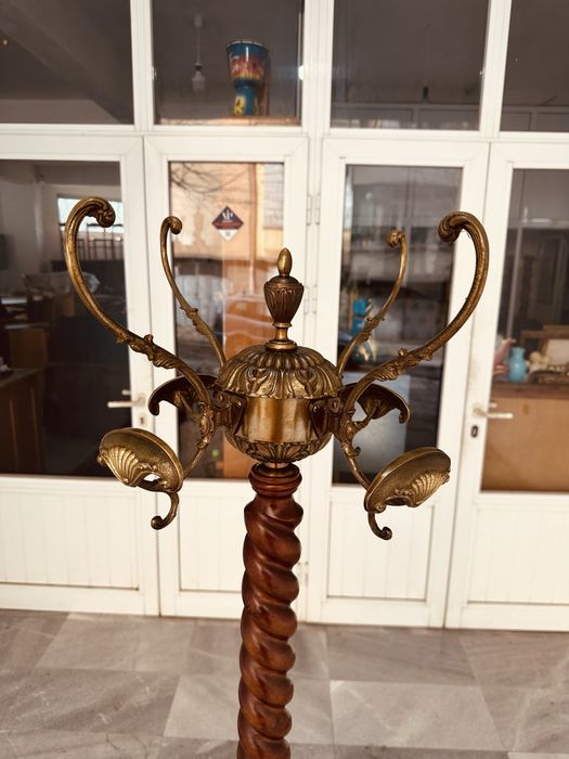 Италианска винтидж закачалка от масивно дърво и месинг