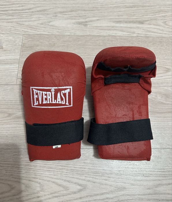 Продам кимано для каратэ, перчатки бесплатно