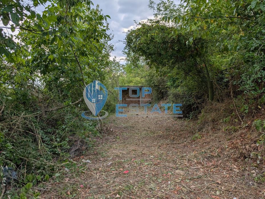 Вила във вилната зона на село Леденик