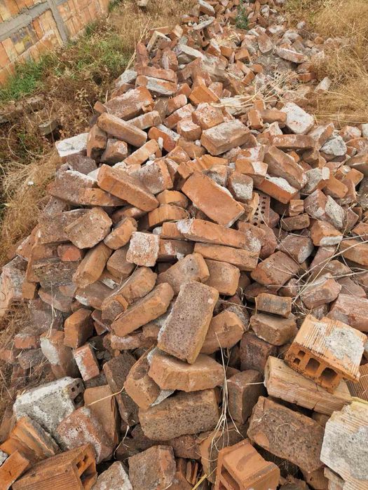 Продавам тухли, керемиди, колове