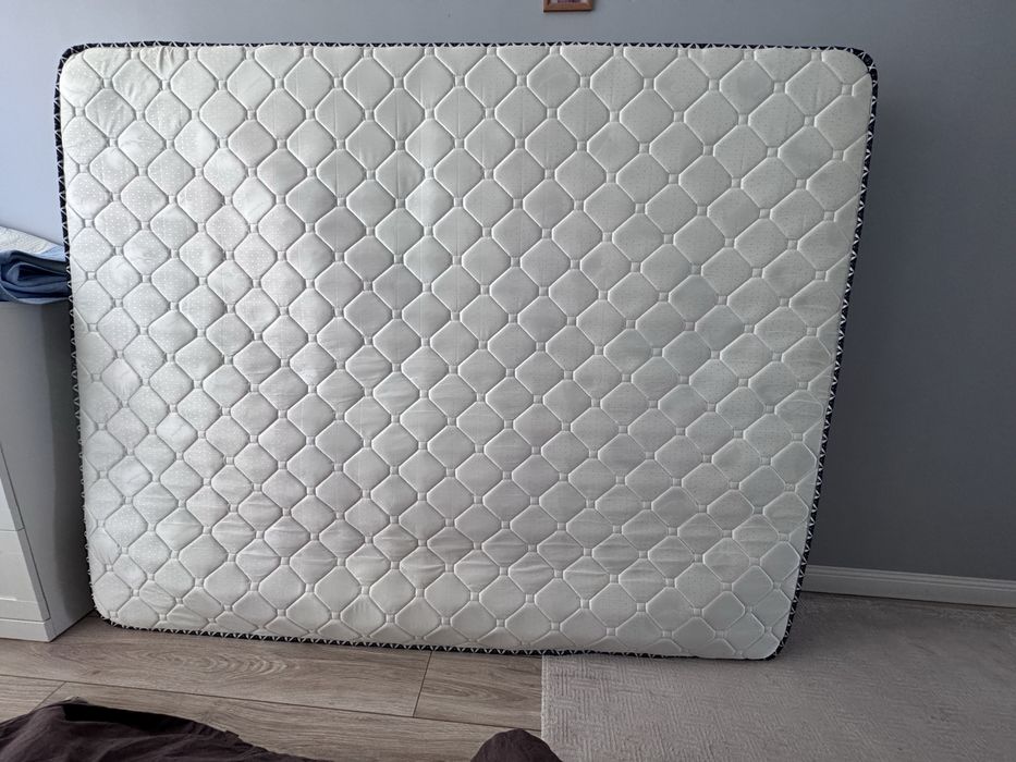Продам матрас 160 на 200