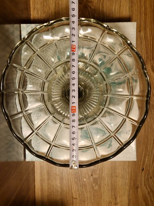 Vând vase sticla, fructiera, bomboniera și sticla de rubin