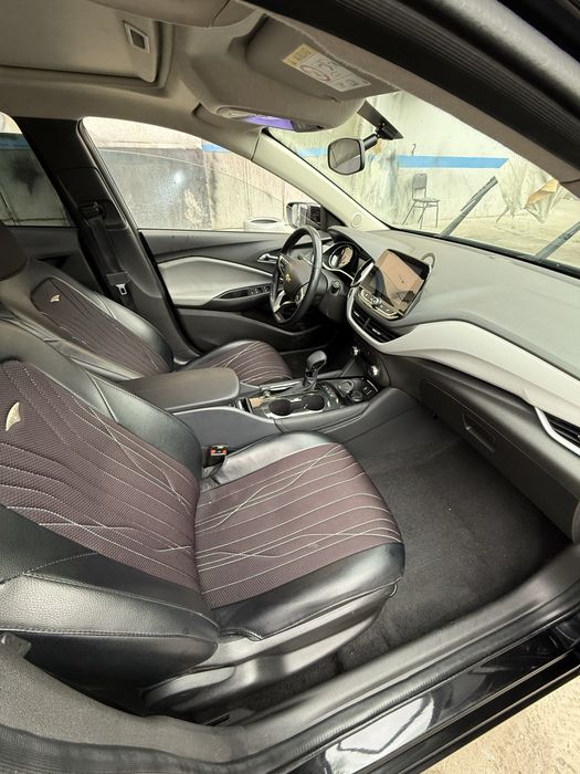 Продаю свою машину Onix Premier